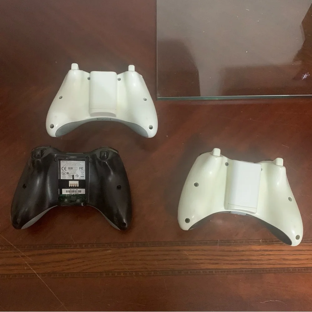 Xbox 360 Console Bundle with 3 Controllers 60gb